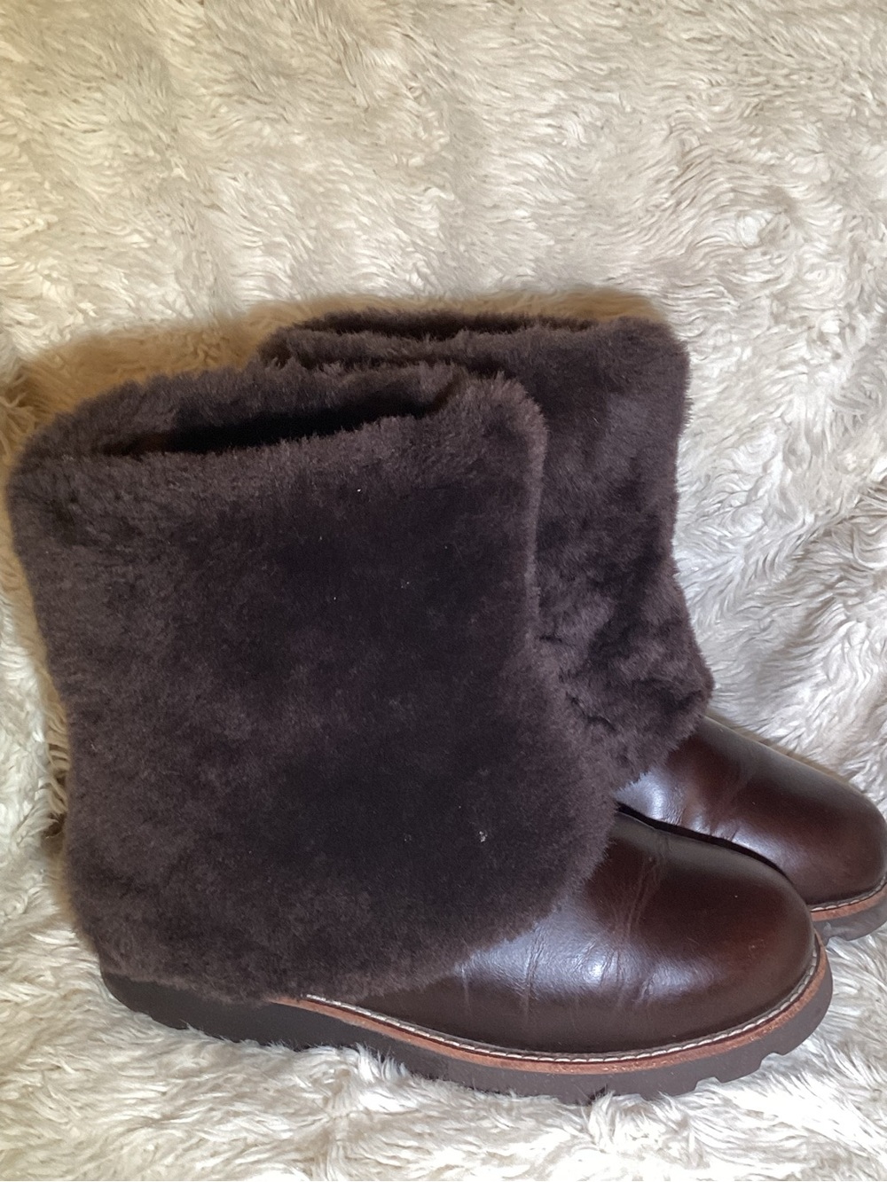 Ugg womens Brown Shearling Faux Fur Winter Boots size 6